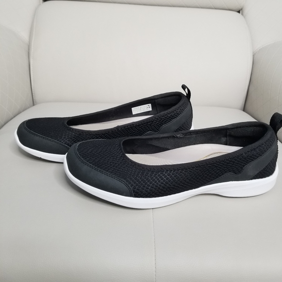 vionic black slip on